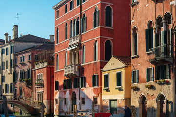 Fototapeta na wymiar VENICE, ITALY - December 21, 2017 : street view of old buildings in Venice, ITALY