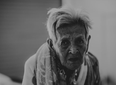The old woman's felling lonely.(dementia and Alzheimer’s disease)