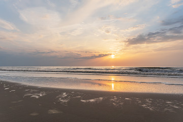 Fototapeta premium Sonnenuntergang am Meer – Nordsee, Niederlande