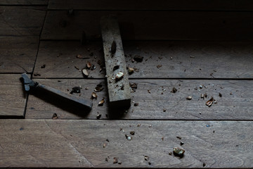 Ferramentas para descascar a castanha in natura © Roberto