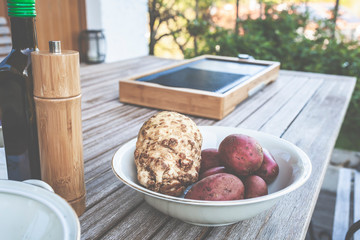 Tischgrill im Garten: Vegetarische Küche, lecker und gesund zubereitet. 