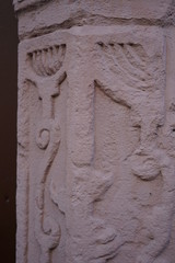 Alte Fassadenverzierung an einem Gebäude in Edenkoben in Rheinland-Pfalz