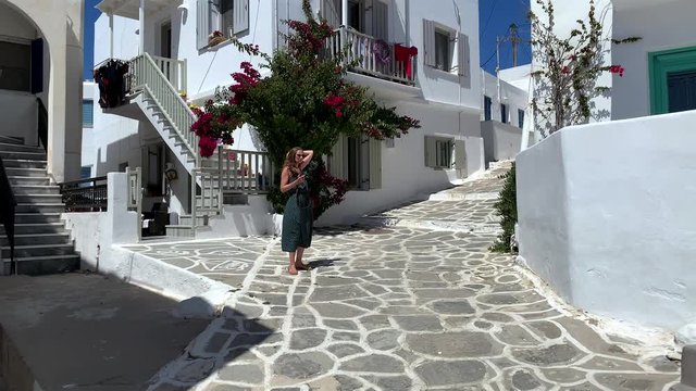 Eine sch&ouml;ne Touristin in Griechenland