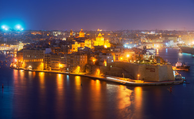 Fototapeta na wymiar View to Senglea from Valletta, Malta