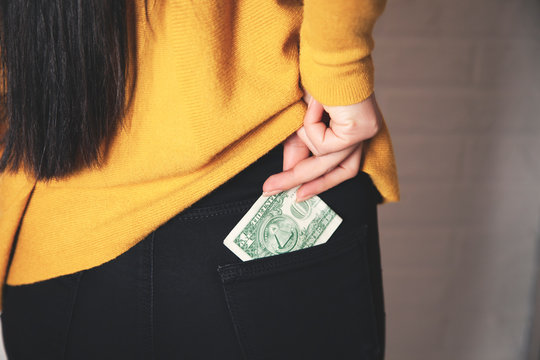 woman hand money on pocket