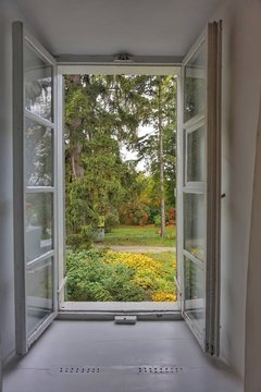 Fototapeta Window to the autumn park in the old manor.