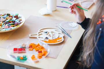 The process of creating a pumpkin from a ceramic mosaic