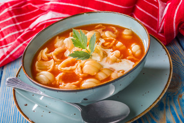 Fresh tomato soup with conchigliette.