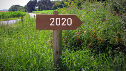 pancarte en bois ,direction 2020 ,concept