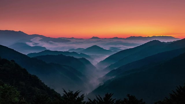 早朝の三越峠からの眺め