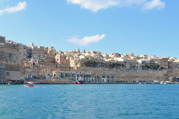 Malte : la capitale La valette vue depuis la mer