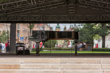 Grand piano waiting to be played on