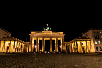 Fototapeta premium The majestic Brandenburg Gate in Berlin at night, viewed from Pariser Platz on the East Side