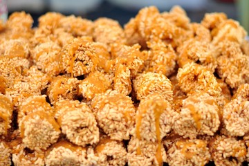 Rice cracker with caramel