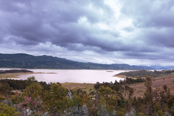 Dia opaco en la laguna.