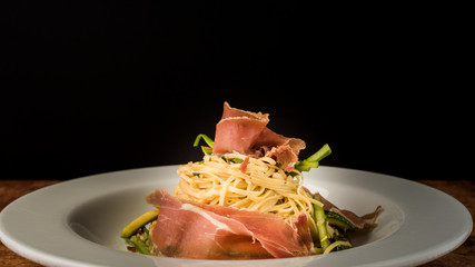 pasta con jamón y verduras