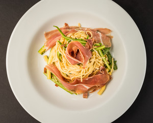 pasta con jamón y verduras