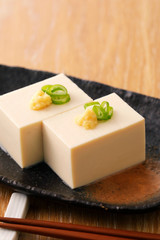 冷奴　絹豆腐　Japanese cold tofu with toppings