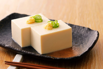 冷奴　絹豆腐　Japanese cold tofu with toppings