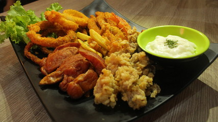 a blend of traditional food with western food, snack food