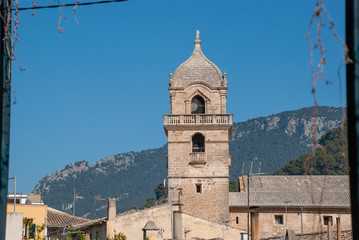Fototapeta na wymiar Kirchturm von Bunyola auf spanischer Insel Mallorca