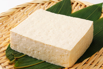 木綿豆腐　Japanese firm tofu on bamboo strainer