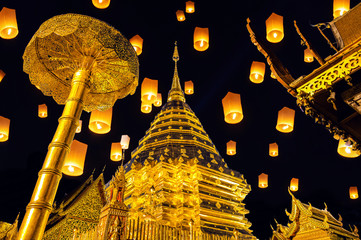 Yee peng festival and sky lanterns at Wat Phra That Doi Suthep in Chiang Mai, Thailand. © tawatchai1990