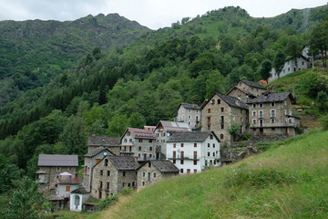 Fototapeta na wymiar Hardly inhabited village in the Italian Piedmont