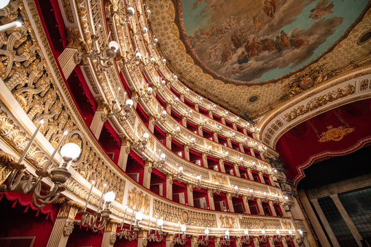 teatro San Carlo di Napoli, Italia