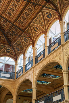 Biblioteca pubblica di Bologna, Palazzo d'Accursio, Sala Borsa, Italia