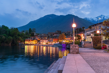 Mergozzo e lago di mergozzo all'imbrunire © Pixelshop