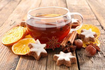 winter tea with orange, cinnamon and gingerbread cookies