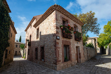 Fototapeta na wymiar Old stone houses in the town of Medinaceli