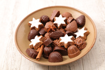 assorted of confectionery, chocolate and gingerbread cookie