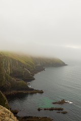 Klippen im Nebel, Küstenlinie