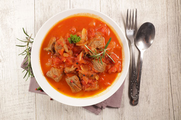 beef stew with tomat sauce and bell pepper