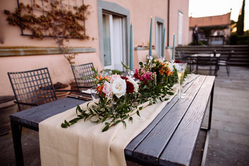 Fototapeta na wymiar table with flowers