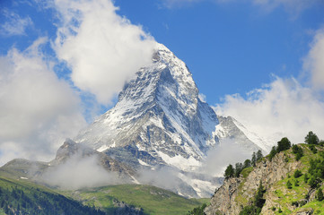 Obraz premium Close up view of Matterhorn mountain at day time.
