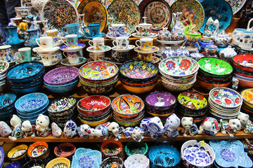 Fototapeta premium Colorful turkish tile plates, cups and bric-a-brac in the souvenir shop