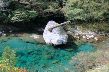 汗見川渓谷　エメラルドグリーンの川（高知県）