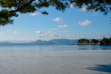 直島　美術館エリアの海