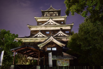 夜の広島城天守閣