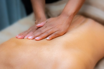 Obraz na płótnie Canvas hands doing massage