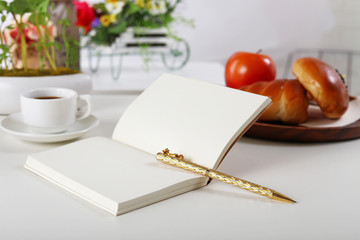 おしゃれなノートとペン