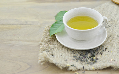 Obraz na płótnie Canvas Drink hot green tea of cup