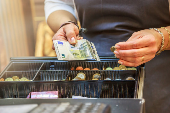 woman is paying In cash with euro banknotes