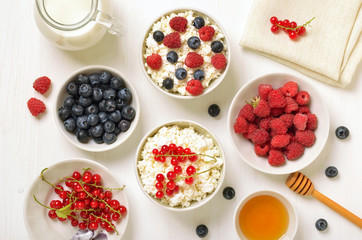 Cottage cheese and fresh berries