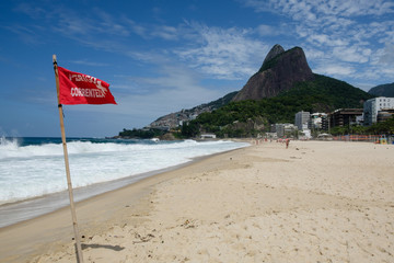 Strong current warning flag on Ipanema beach