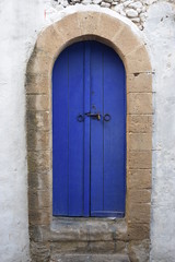 Fototapeta premium purple old door