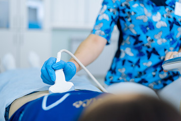 Fototapeta premium The process of ultrasound therapy. Ultrasound sensor.